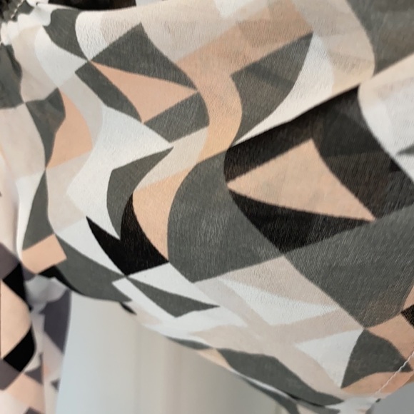 Calvin Klein V-neck top short sleeves. Size small. - Picture 3 of 9